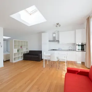 La Maison Del Capestrano , Milan Italy